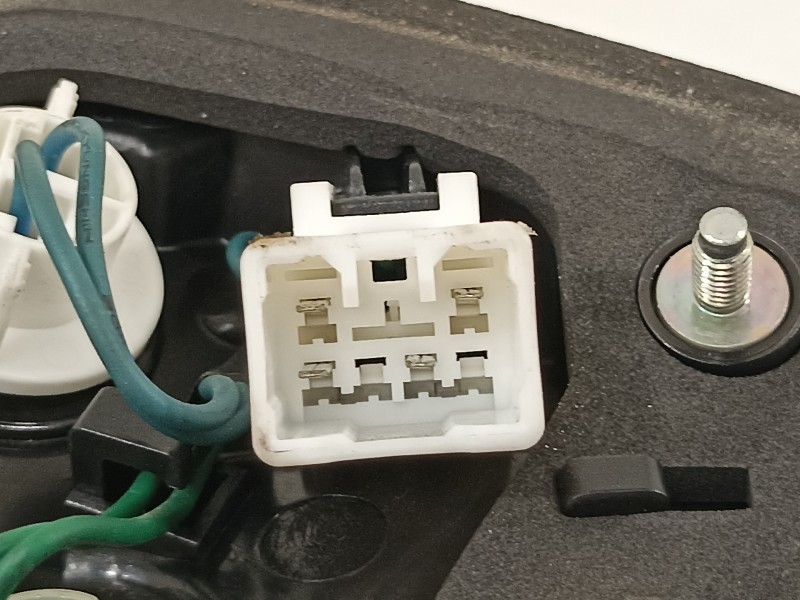 Recambio de piloto trasero derecho en porton para kia rio 1.4 cat referencia OEM IAM 924041W200  