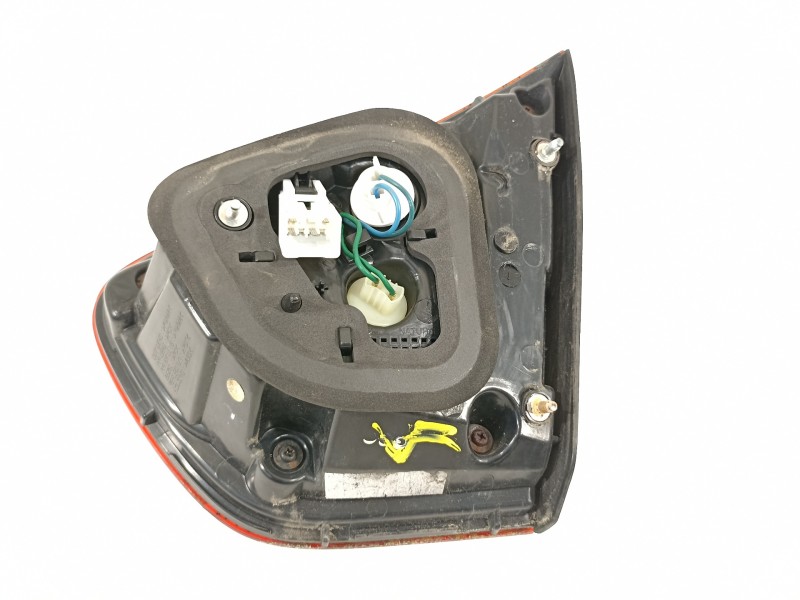 Recambio de piloto trasero izquierdo en porton para kia rio 1.4 cat referencia OEM IAM 924031W200  