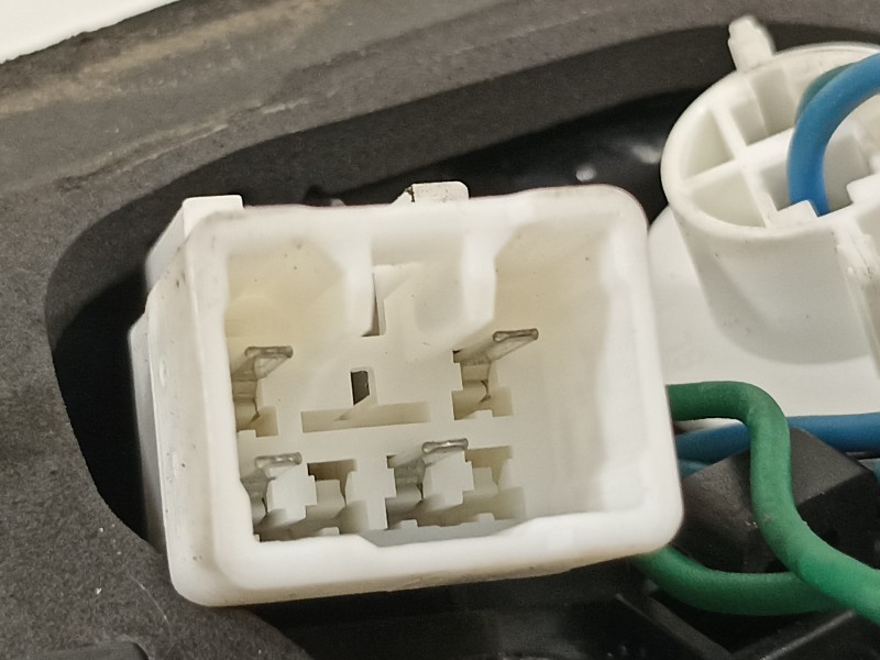 Recambio de piloto trasero izquierdo en porton para kia rio 1.4 cat referencia OEM IAM 924031W200  