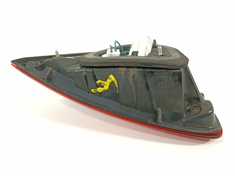 Recambio de piloto trasero izquierdo en porton para kia rio 1.4 cat referencia OEM IAM 924031W200  