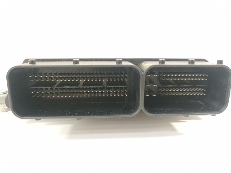 Recambio de centralita motor uce para volvo v60 kombi 2.4 diesel cat referencia OEM IAM 31303388 0281015286 