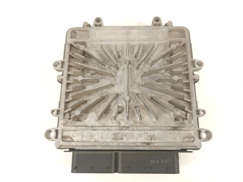 Recambio de centralita motor uce para volvo v60 kombi 2.4 diesel cat referencia OEM IAM 31303388 0281015286 