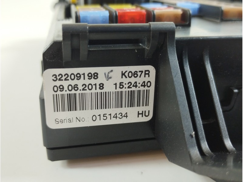 Recambio de caja reles / fusibles para volvo xc60 kinetic 2wd referencia OEM IAM 32209198 31682732 