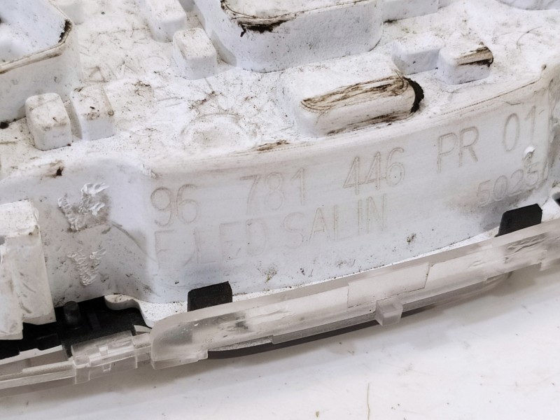 Recambio de luz interior para peugeot 308 sw allure referencia OEM IAM 96781446  