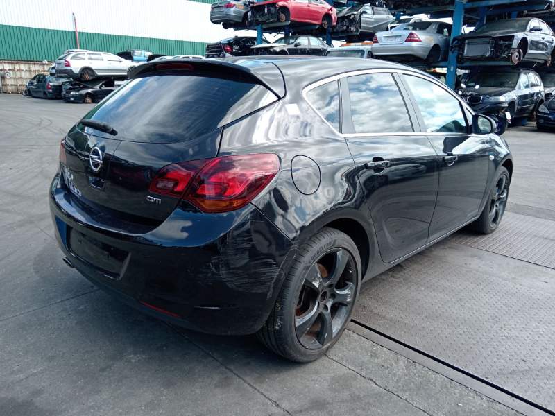 opel astra j (p10) del año 2010