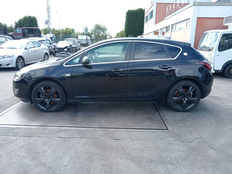 opel astra j (p10) del año 2010