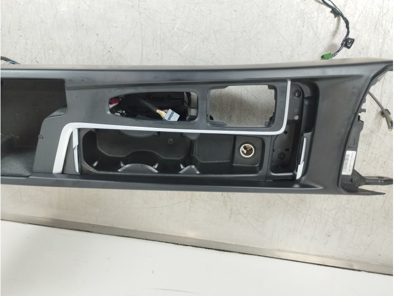 Recambio de apoyabrazos central para volvo xc60 kinetic 2wd referencia OEM IAM P31469700  