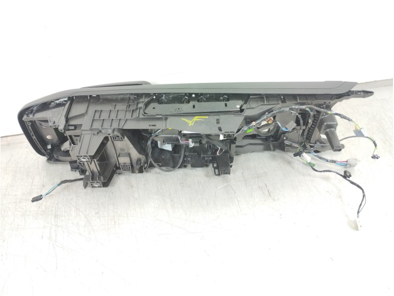 Recambio de apoyabrazos central para volvo xc60 kinetic 2wd referencia OEM IAM P31469700  