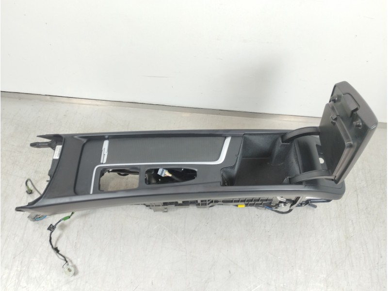 Recambio de apoyabrazos central para volvo xc60 kinetic 2wd referencia OEM IAM P31469700  