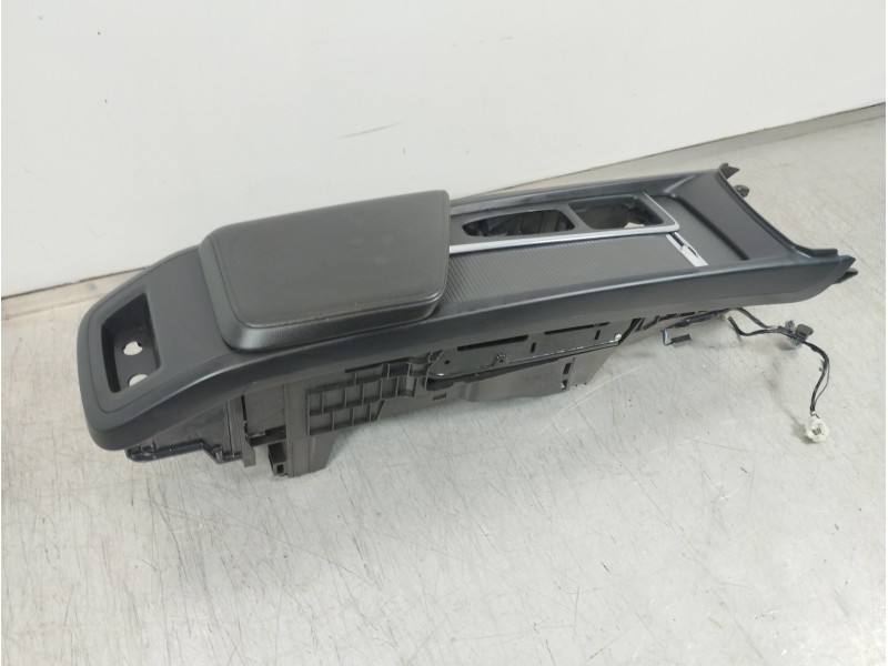 Recambio de apoyabrazos central para volvo xc60 kinetic 2wd referencia OEM IAM P31469700  