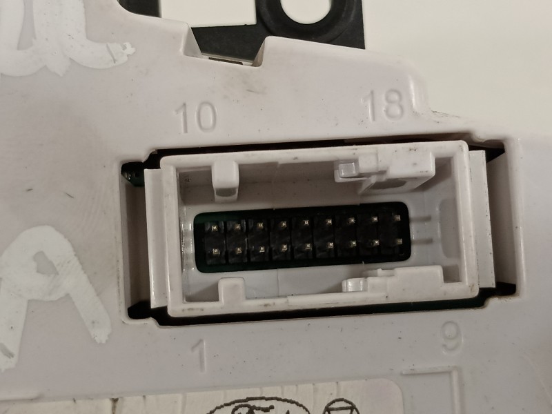 Recambio de mando climatizador para ford fiesta (cb1) ghia referencia OEM IAM 8A6T18C612AE  