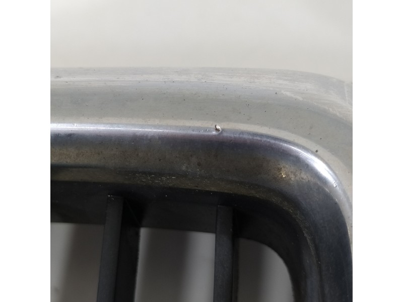 Recambio de rejilla delantera para bmw serie 7 (e32) 730i (138kw) referencia OEM IAM 1908697  