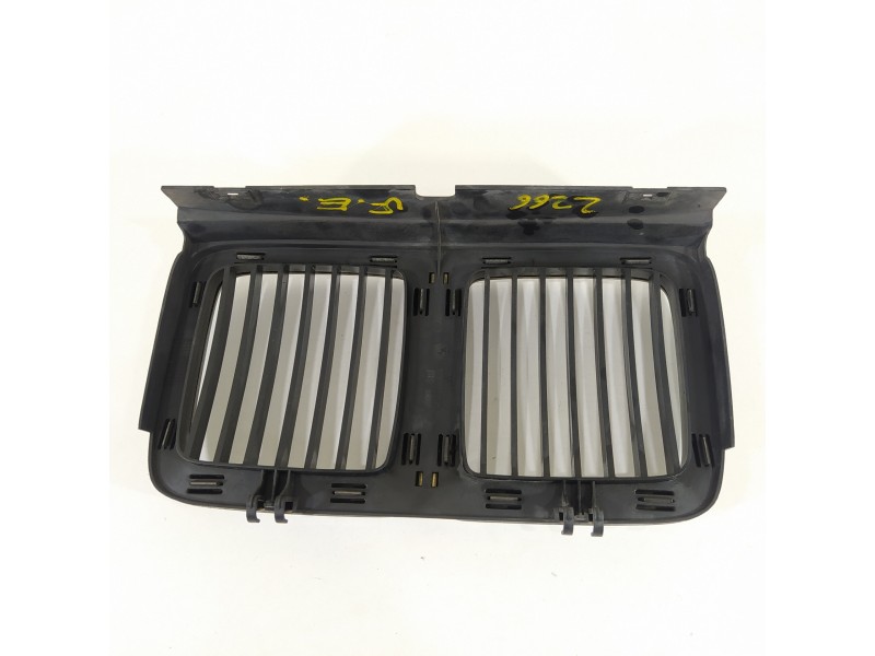 Recambio de rejilla delantera para bmw serie 7 (e32) 730i (138kw) referencia OEM IAM 1908697  