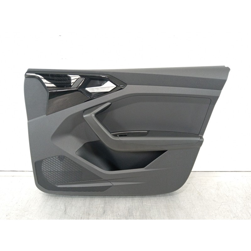 Recambio de guarnecido puerta delantera derecha para audi a1 sportback (gba) 25 tfsi básico referencia OEM IAM 82B867178  