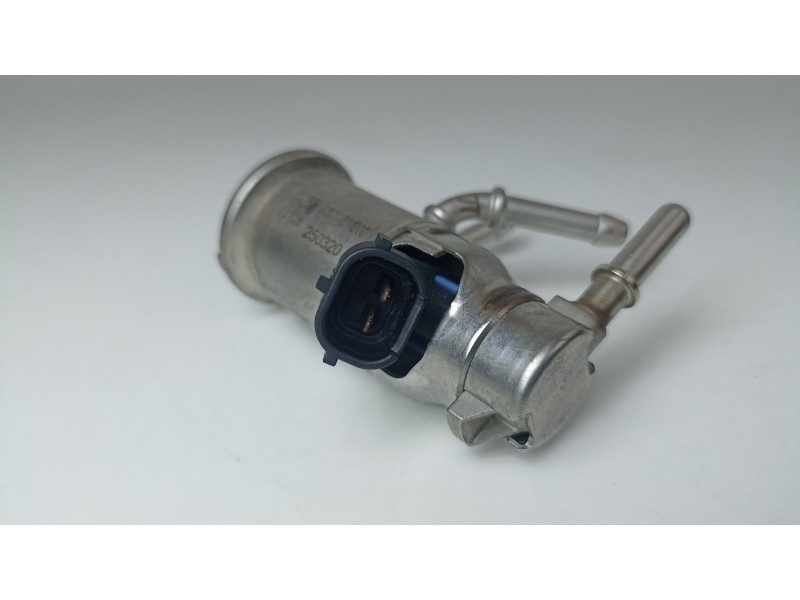 Recambio de inyector para fiat 500 l living (351) lounge referencia OEM IAM 55283499 68375220AA 