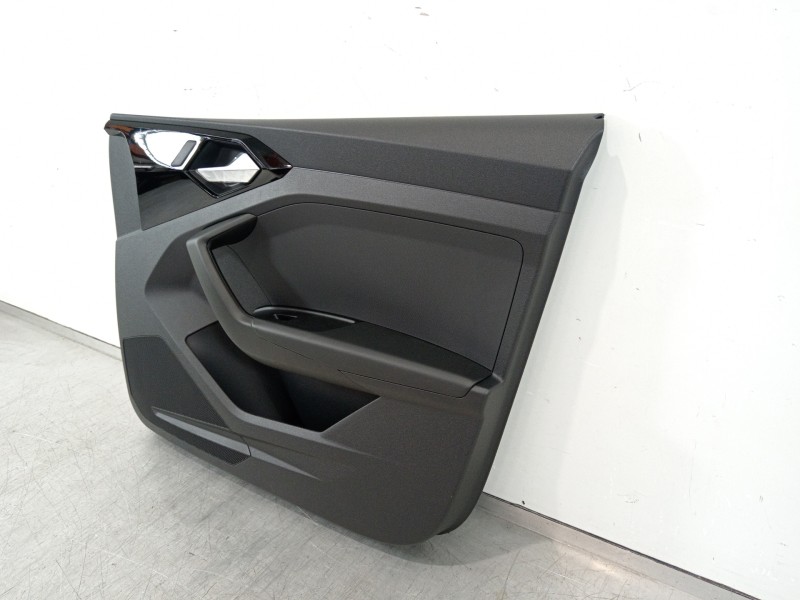 Recambio de guarnecido puerta delantera derecha para audi a1 sportback (gba) 25 tfsi básico referencia OEM IAM 82B867178  