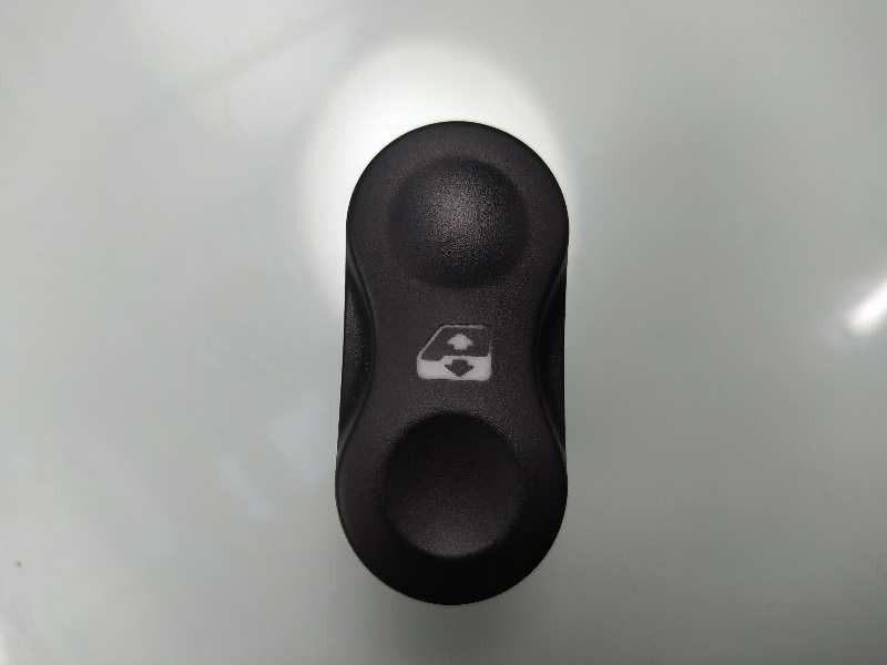 Recambio de mando elevalunas delantero derecho para dacia duster laureate 4x2 referencia OEM IAM 8200602227  