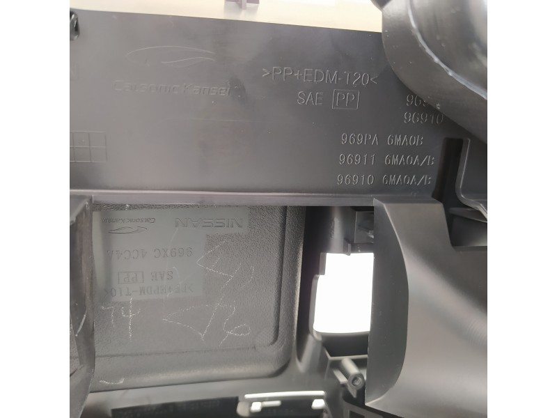 Recambio de apoyabrazos central para nissan x-trail (t32) connect referencia OEM IAM 969PA6FK0A 969PA6MA0B 