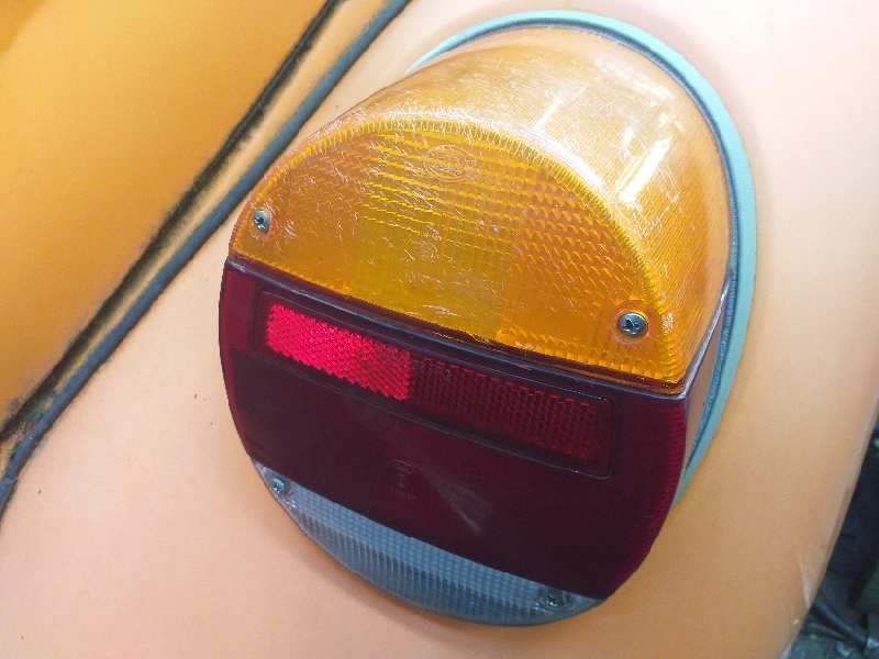 Recambio de piloto trasero derecho para volkswagen kaefer 1200 (typ 1) 1200 referencia OEM IAM 135945223C  