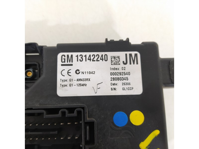 Recambio de caja reles / fusibles para opel corsa d enjoy referencia OEM IAM 13142240  