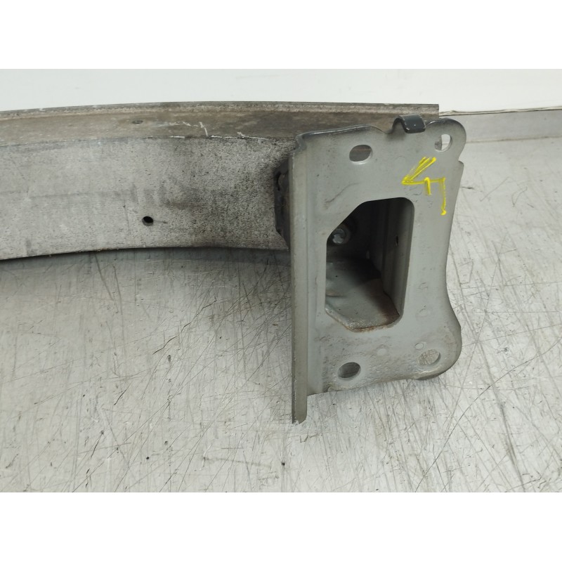 Recambio de refuerzo paragolpes delantero para toyota corolla verso (r1) 2.2 d-4d luna referencia OEM IAM   