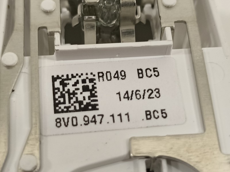 Recambio de luz interior para audi a1 sportback (gba) 25 tfsi básico referencia OEM IAM 8V0947111  