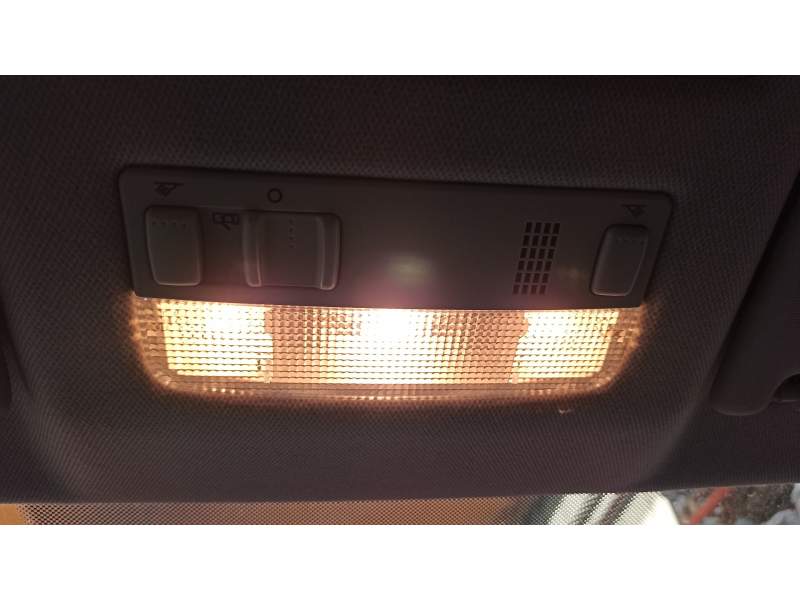 LUZ INTERIOR 5JA947105 
