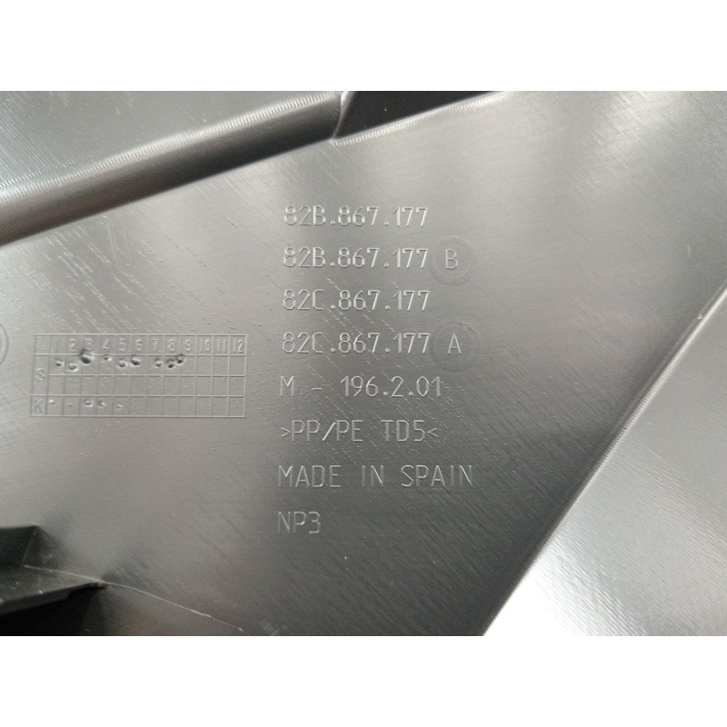 Recambio de guarnecido puerta delantera izquierda para audi a1 sportback (gba) 25 tfsi básico referencia OEM IAM 82B867177  