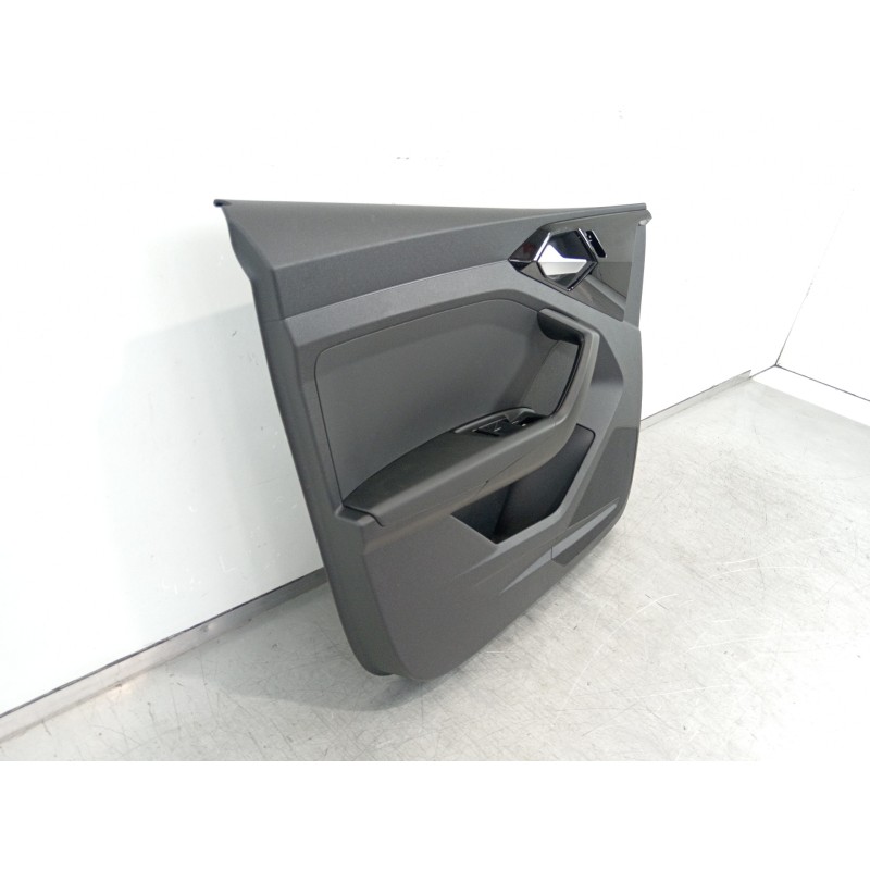 Recambio de guarnecido puerta delantera izquierda para audi a1 sportback (gba) 25 tfsi básico referencia OEM IAM 82B867177  