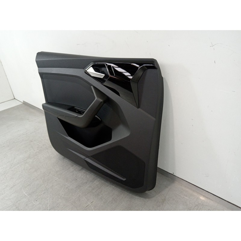 Recambio de guarnecido puerta delantera izquierda para audi a1 sportback (gba) 25 tfsi básico referencia OEM IAM 82B867177  