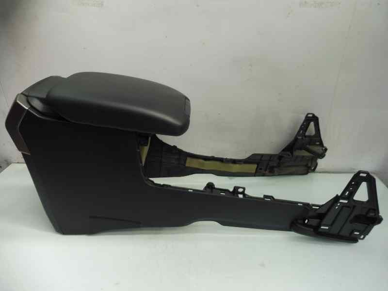 Recambio de apoyabrazos central para toyota land cruiser (j15) basis referencia OEM IAM 5891160220  