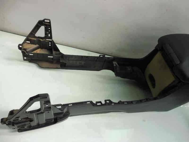 Recambio de apoyabrazos central para toyota land cruiser (j15) basis referencia OEM IAM 5891160220  