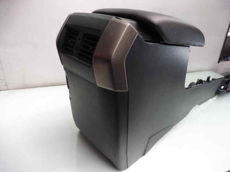 Recambio de apoyabrazos central para toyota land cruiser (j15) basis referencia OEM IAM 5891160220  