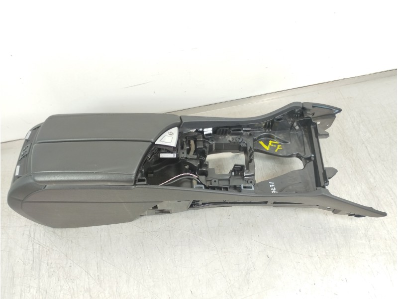 Recambio de apoyabrazos central para bmw serie 5 touring (f11) 530d xdrive referencia OEM IAM 9306070  