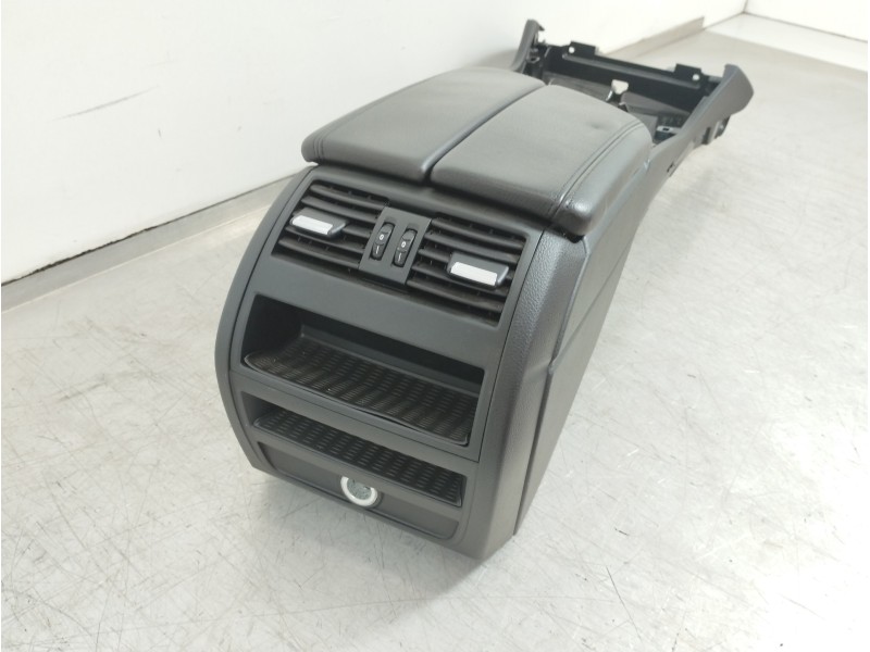 Recambio de apoyabrazos central para bmw serie 5 touring (f11) 530d xdrive referencia OEM IAM 9306070  