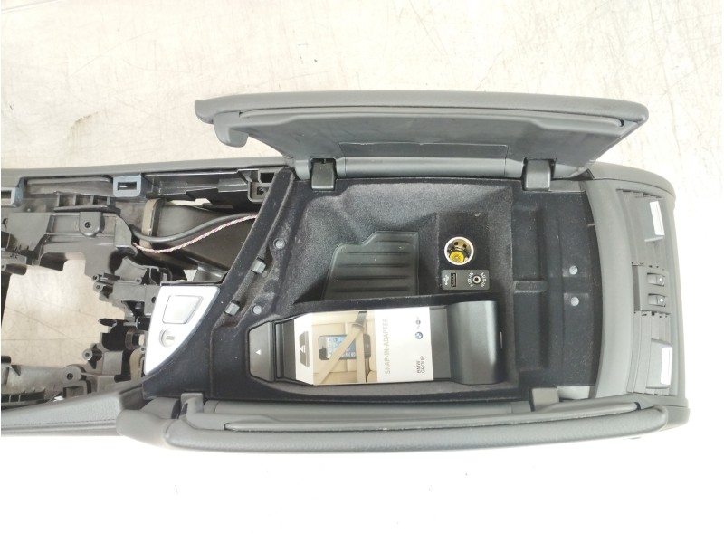 Recambio de apoyabrazos central para bmw serie 5 touring (f11) 530d xdrive referencia OEM IAM 9306070  