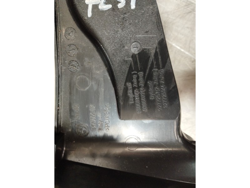 Recambio de apoyabrazos central para bmw serie 5 touring (f11) 530d xdrive referencia OEM IAM 9306070  