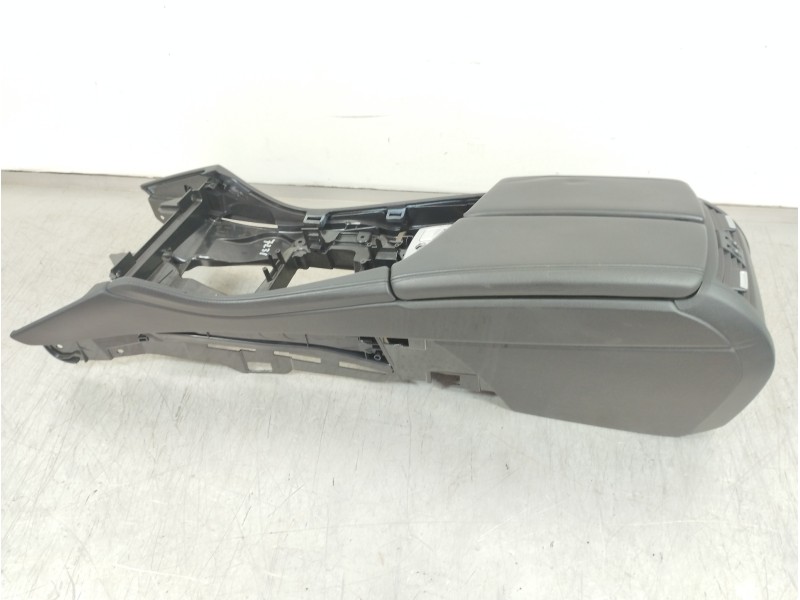 Recambio de apoyabrazos central para bmw serie 5 touring (f11) 530d xdrive referencia OEM IAM 9306070  