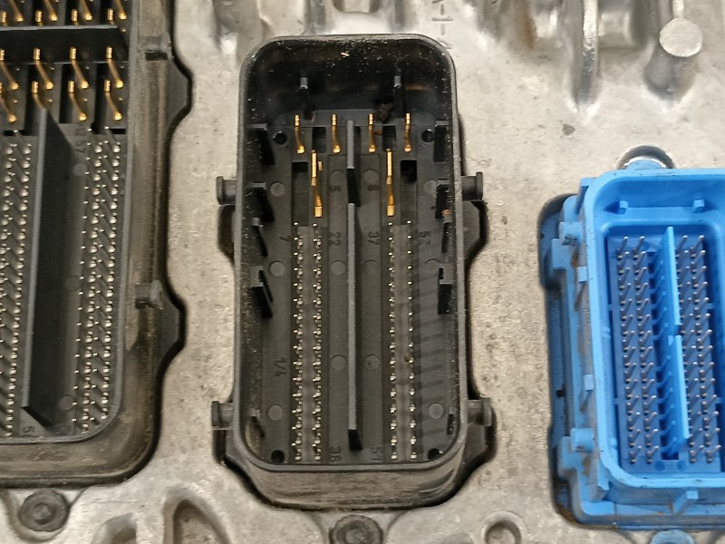 Recambio de centralita motor uce para opel astra j lim. 1.6 cdti dpf referencia OEM IAM 55484738  