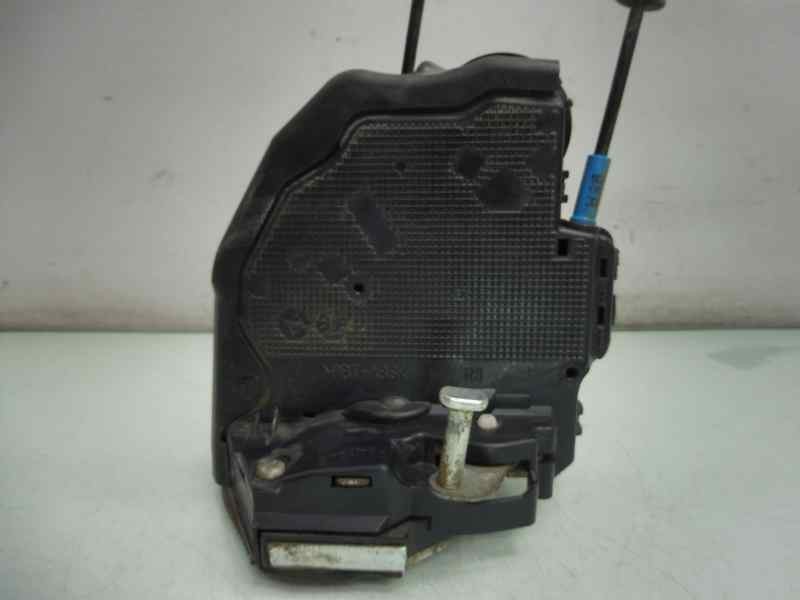 Recambio de cerradura puerta trasera derecha para toyota land cruiser (j15) basis referencia OEM IAM 9092208  