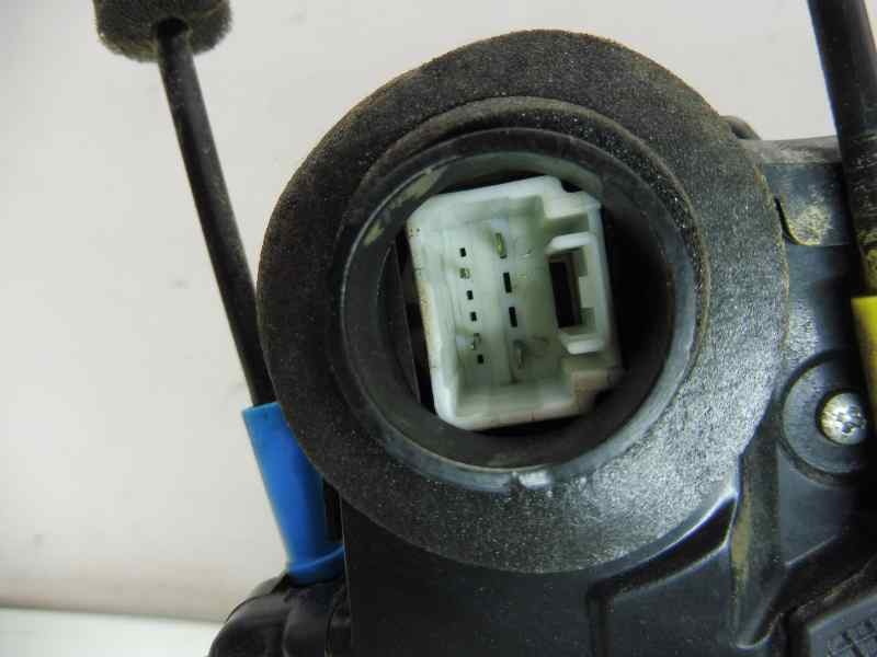 Recambio de cerradura puerta trasera derecha para toyota land cruiser (j15) basis referencia OEM IAM 9092208  