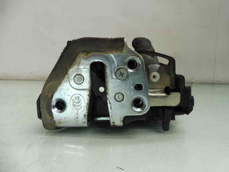 Recambio de cerradura puerta trasera derecha para toyota land cruiser (j15) basis referencia OEM IAM 9092208  