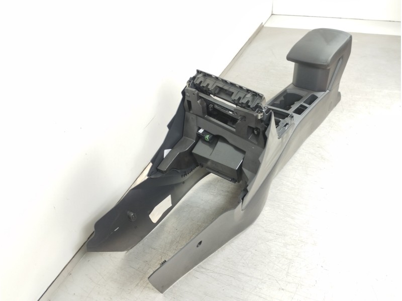 Recambio de apoyabrazos central para volkswagen t-roc advance referencia OEM IAM 2GA863243  