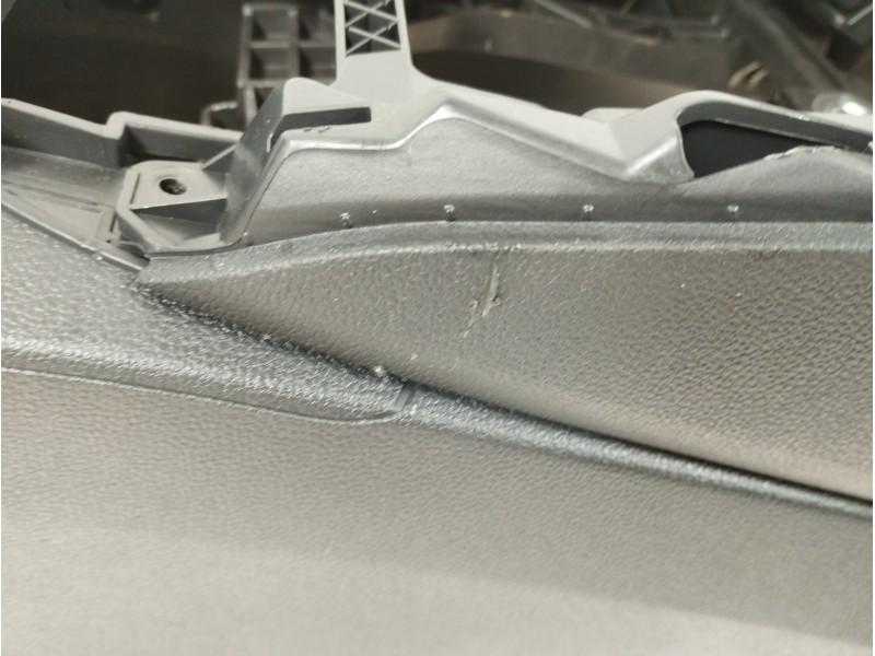 Recambio de apoyabrazos central para volkswagen t-roc advance referencia OEM IAM 2GA863243  