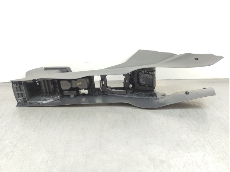 Recambio de apoyabrazos central para volkswagen t-roc advance referencia OEM IAM 2GA863243  