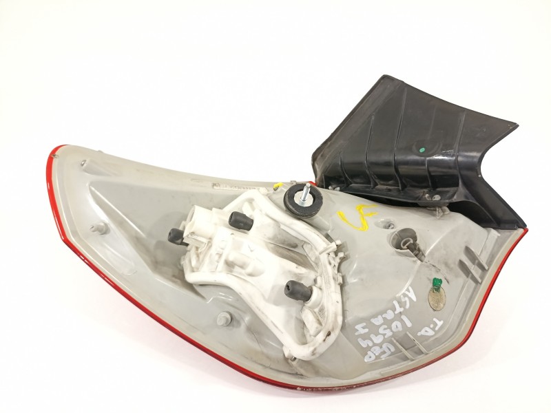 Recambio de piloto trasero derecho para opel astra j lim. 1.6 cdti dpf referencia OEM IAM 13306454 13262012 