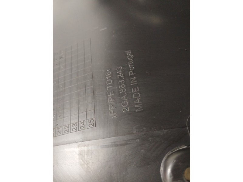 Recambio de apoyabrazos central para volkswagen t-roc advance referencia OEM IAM 2GA863243  