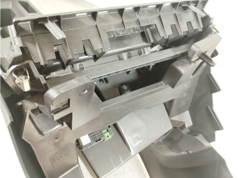 Recambio de apoyabrazos central para volkswagen t-roc advance referencia OEM IAM 2GA863243  