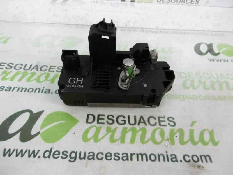 Recambio de cerradura puerta trasera derecha para opel corsa c silverline referencia OEM IAM 13154794  
