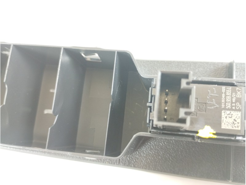 Recambio de mando elevalunas trasero izquierdo para volkswagen t-roc advance referencia OEM IAM 5G0959855L  